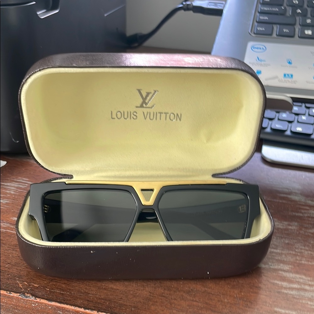 Louis Vuitton Evidence Z1502W Black Rectangular Sunglasses with logo case